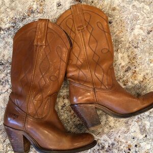 Frye tan leather western style boots size 5.